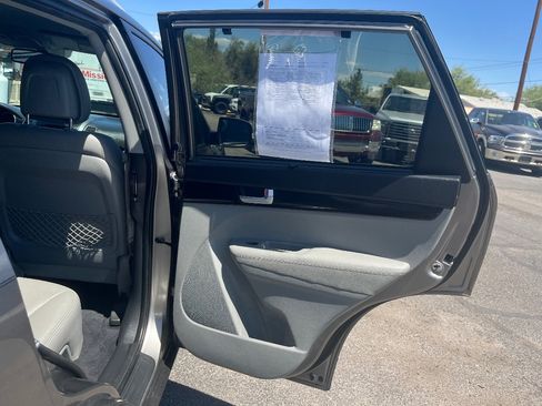Used 2015 Kia Sorento LX FWD image 31
