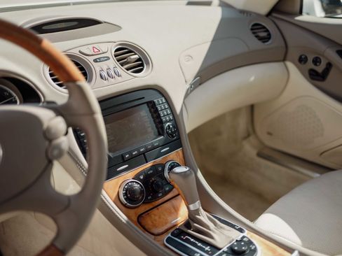 Used 2008 Mercedes-Benz SL 550 w/ P1 Pkg image 10