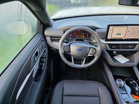 New 2026 Ford Explorer Platinum w/ LUX Leather Package image 13