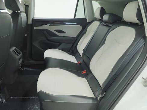 New 2025 Volkswagen Tiguan SE image 35