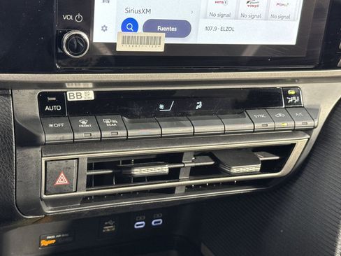 Used 2025 Toyota Camry SE image 25