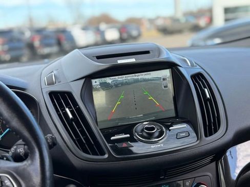 Used 2017 Ford Escape Titanium image 4