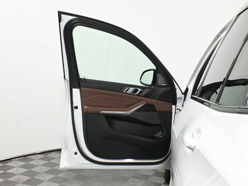 Used 2026 BMW X5 xDrive50e w/ M Sport Package image 29