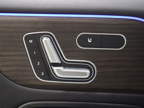New 2026 Mercedes-Benz GLB 250 4MATIC image 16