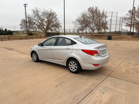 Used 2013 Hyundai Accent GLS image 7