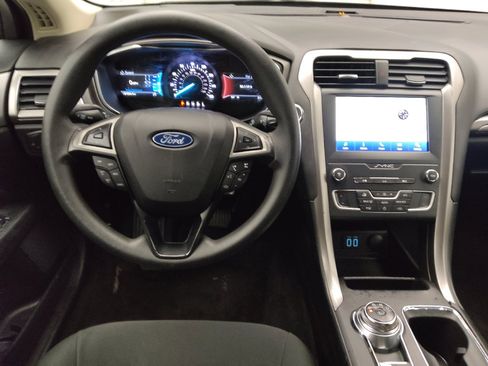 Used 2020 Ford Fusion SE FWD image 22