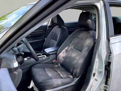 Used 2024 Nissan Altima 2.5 SV FWD image 17