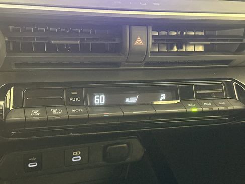Used 2024 Toyota Prius LE FWD image 23