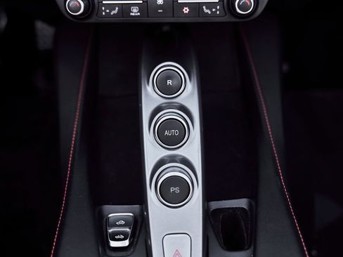 Used 2020 Ferrari Portofino RWD image 67