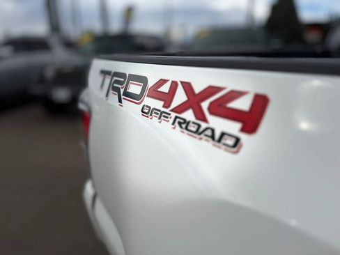 Used 2020 Toyota Tacoma TRD Off-Road w/ TRD Premium Off Road Package image 26