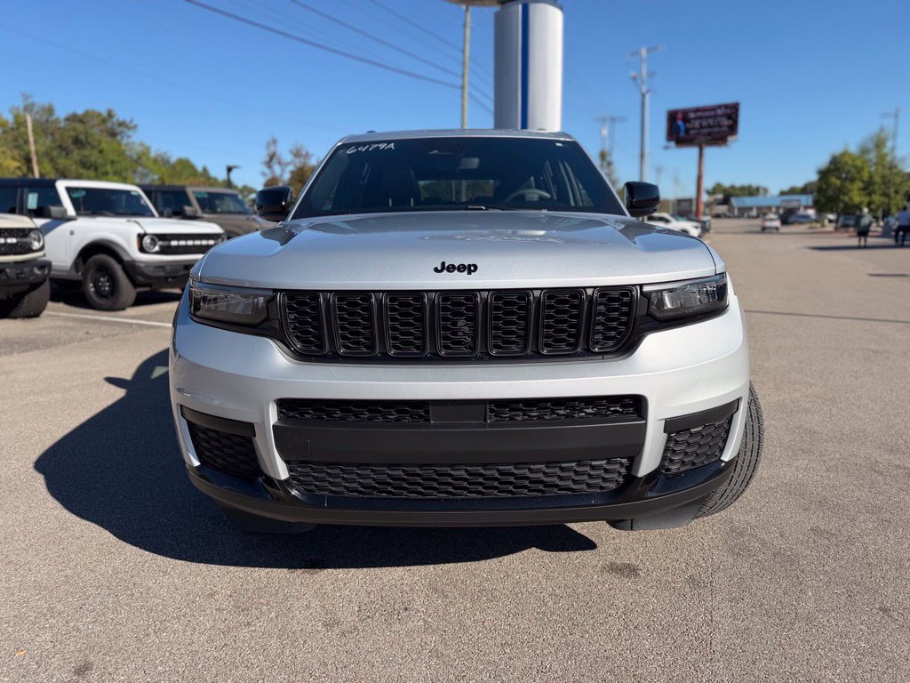 Used 2023 Jeep Grand Cherokee L Altitude AWD/4WD image 2