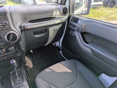 Used 2018 Jeep Wrangler Unlimited Sport S image 15