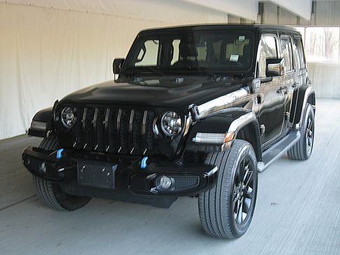 Used 2021 Jeep Wrangler Unlimited Sahara image 24