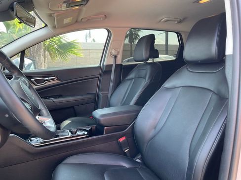 Used 2025 Kia Sportage EX image 13