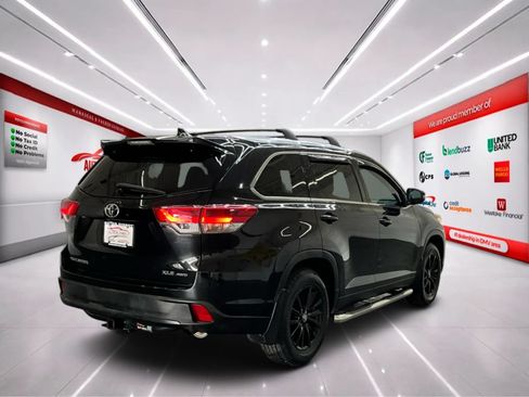 Used 2019 Toyota Highlander XLE AWD/4WD image 7