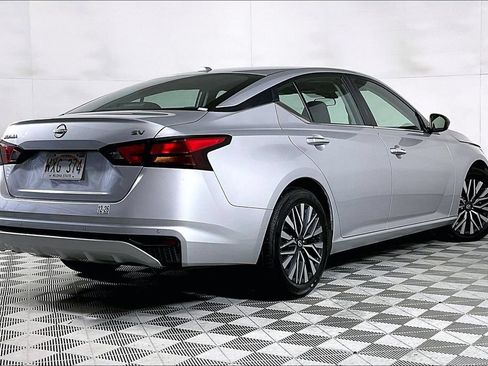 Used 2024 Nissan Altima 2.5 SV FWD image 10