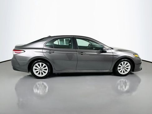 Used 2019 Toyota Camry LE image 9