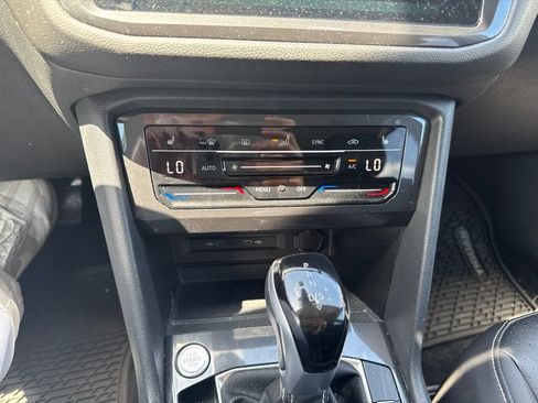 Used 2024 Volkswagen Tiguan SE FWD image 28