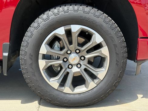 Used 2025 Chevrolet Silverado 1500 High Country w/ Technology Package AWD/4WD image 9