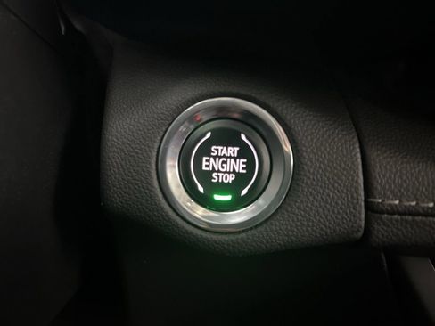 Used 2023 Buick Envision Avenir image 16