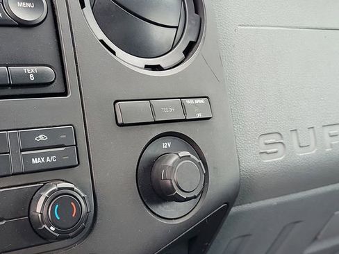 Used 2015 Ford F550 2WD Regular Cab Super Duty image 20