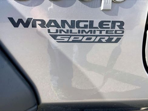 Used 2018 Jeep Wrangler Unlimited Sport S image 10