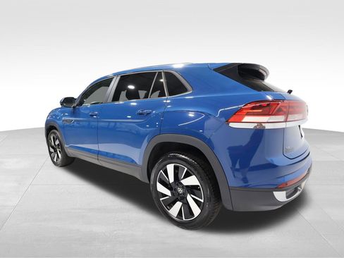 Used 2025 Volkswagen Atlas Cross Sport SE image 2
