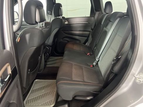 Used 2016 Jeep Grand Cherokee Laredo 75th Anniversary image 10