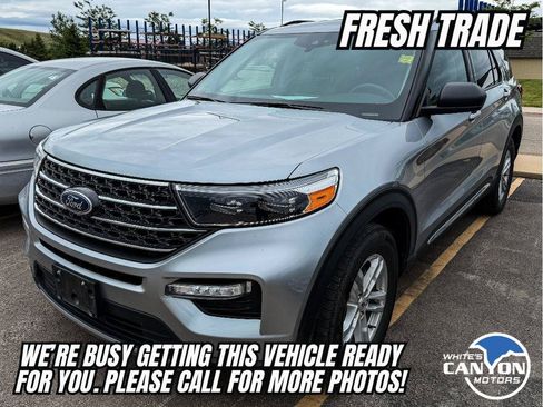 Used 2022 Ford Explorer XLT w/ Equipment Group 202A AWD/4WD image 4