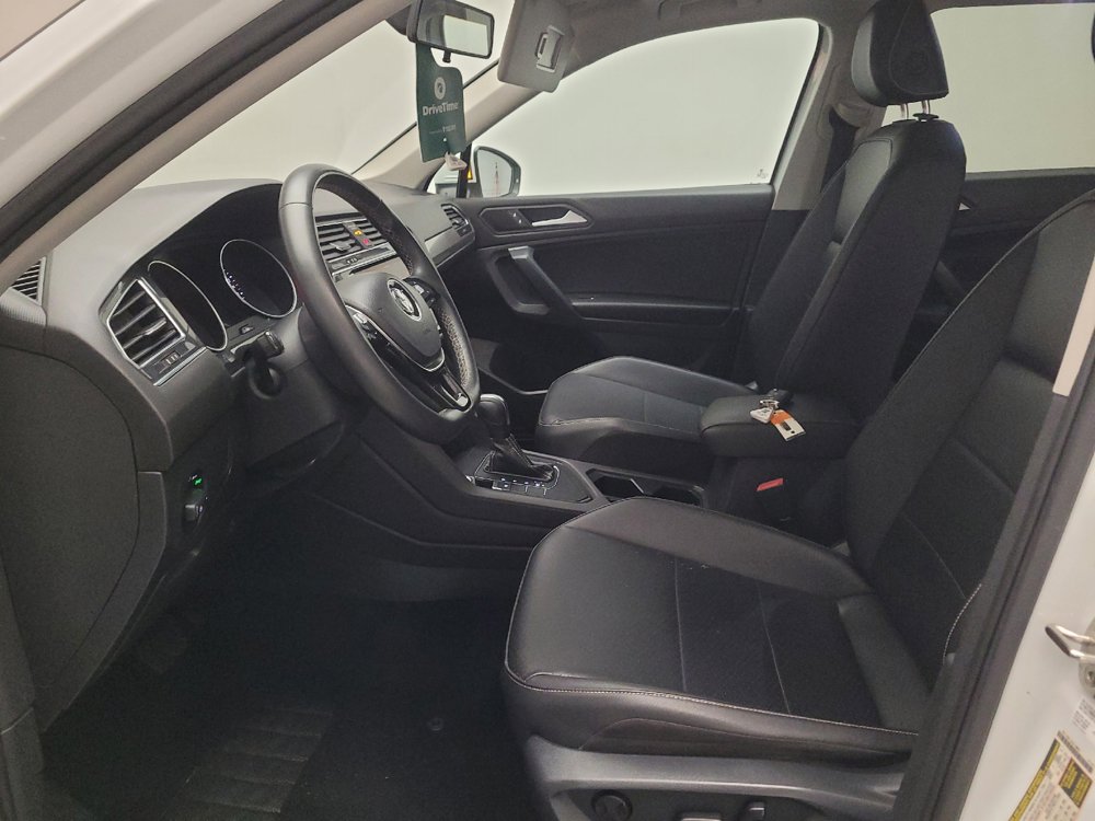 Used 2021 Volkswagen Tiguan SE w/ Panoramic Sunroof Package FWD image 17