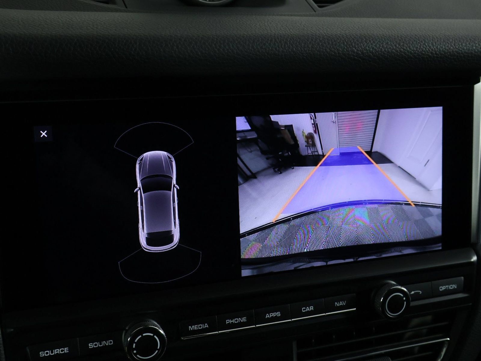 Certified 2021 Porsche Macan AWD/4WD image 17