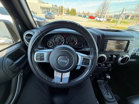 Used 2017 Jeep Wrangler Unlimited Rubicon image 16