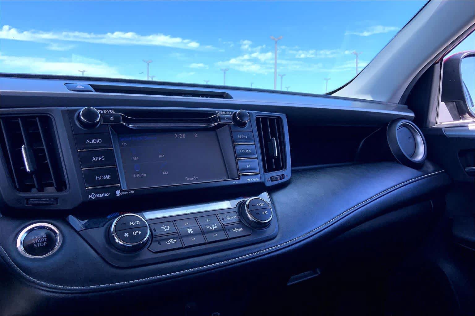Used 2018 Toyota RAV4 XLE FWD image 35