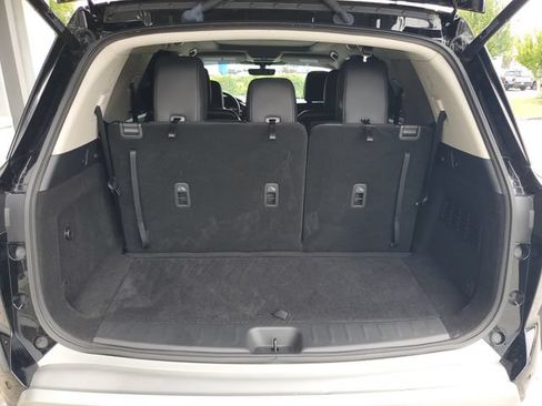 Certified 2024 Nissan Pathfinder SL w/ SL Premium Package FWD image 10