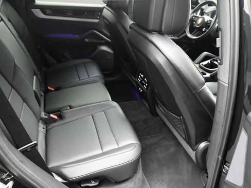 Certified 2025 Porsche Cayenne AWD/4WD image 9