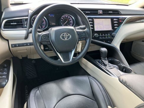 Used 2018 Toyota Camry LE image 14