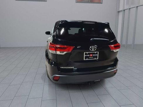 Used 2019 Toyota Highlander LE AWD/4WD image 7