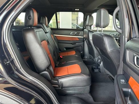 Used 2019 Ford Explorer XLT w/ Equipment Group 202A AWD/4WD image 14