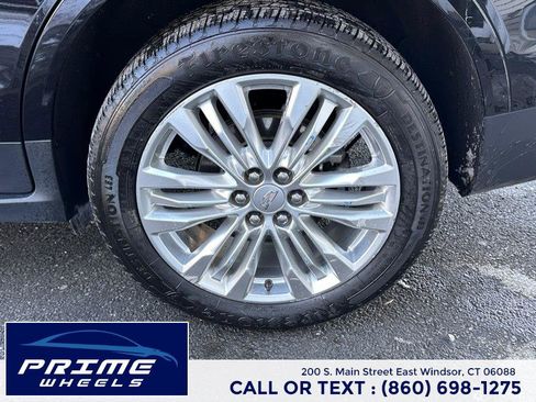 Used 2019 Cadillac XT5 Premium Luxury w/ Driver Assist Package image 23