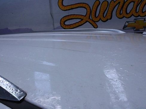 Used 2023 Chevrolet Suburban Premier image 5