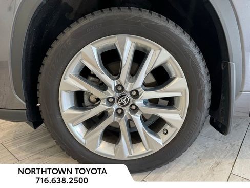 Used 2023 Toyota Highlander Limited AWD/4WD image 8
