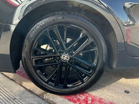 Used 2025 Toyota Camry SE image 9