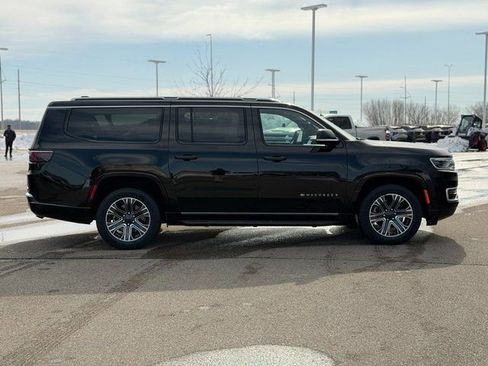 Used 2024 Jeep Wagoneer L Series II w/ Flexible Seating Group image 5