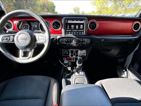Used 2023 Jeep Wrangler Unlimited Rubicon w/ Cold Weather Group AWD/4WD image 18