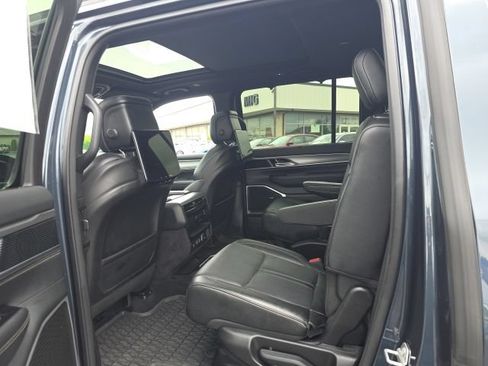 Used 2024 Jeep Wagoneer Series II w/ Convenience Group I AWD/4WD image 40