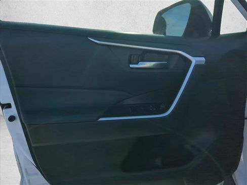 Used 2024 Toyota RAV4 XLE w/ Convenience Package image 6
