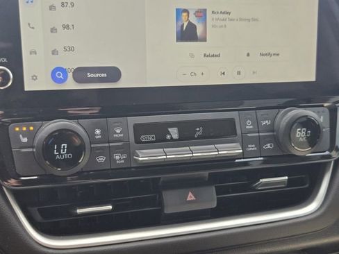 Used 2024 Toyota Grand Highlander XLE FWD image 23