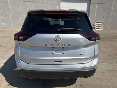 Used 2025 Nissan Rogue SV image 8