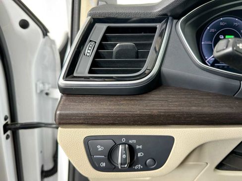 Used 2024 Audi Q5 e Premium w/ Convenience Package image 10