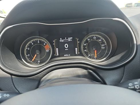 Used 2019 Jeep Cherokee Latitude Plus AWD/4WD image 18